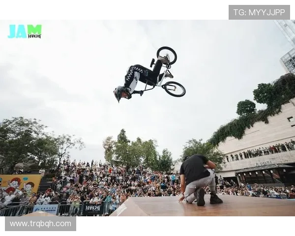 深圳滑板队在极限运动联赛中的默契配合与精彩表现分析