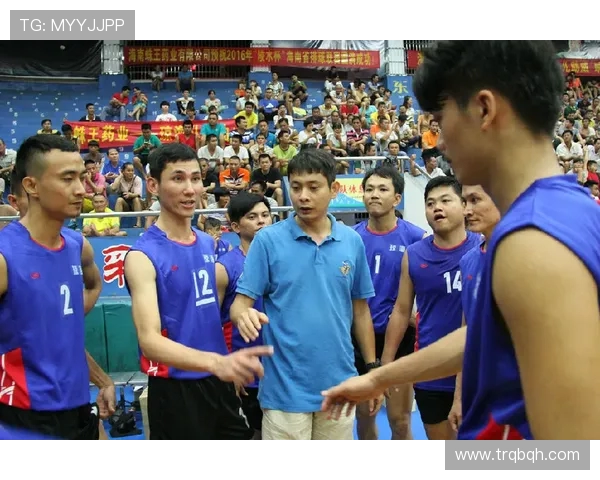 重庆排球队包夹战术解析与排球热点动态探讨